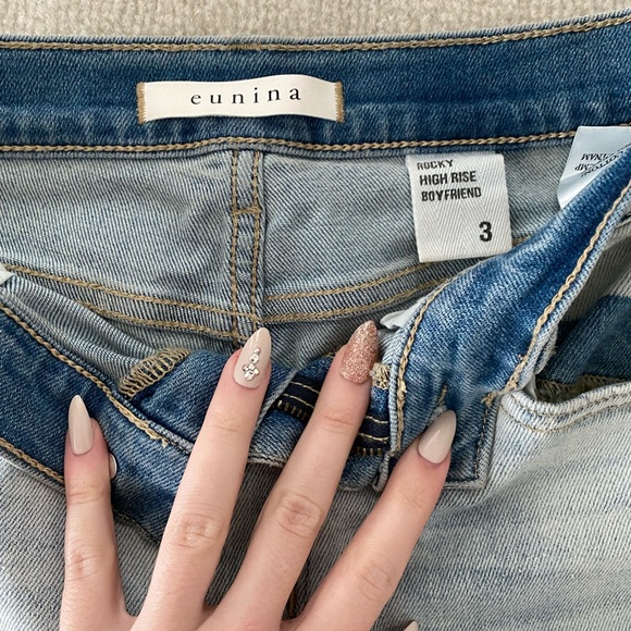 Light-Wash Ripped Jeans - Picture 3 of 4